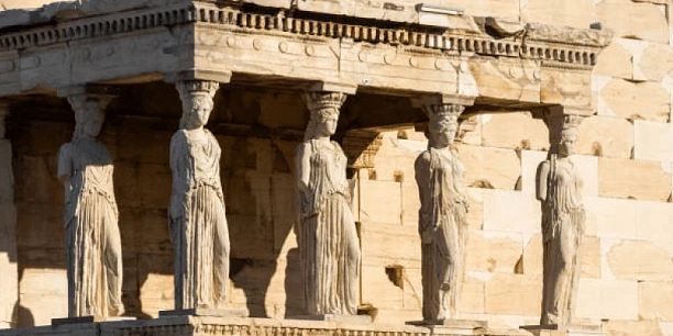 Декор из гипса — от молдингов до авторских панно: идеи и применение